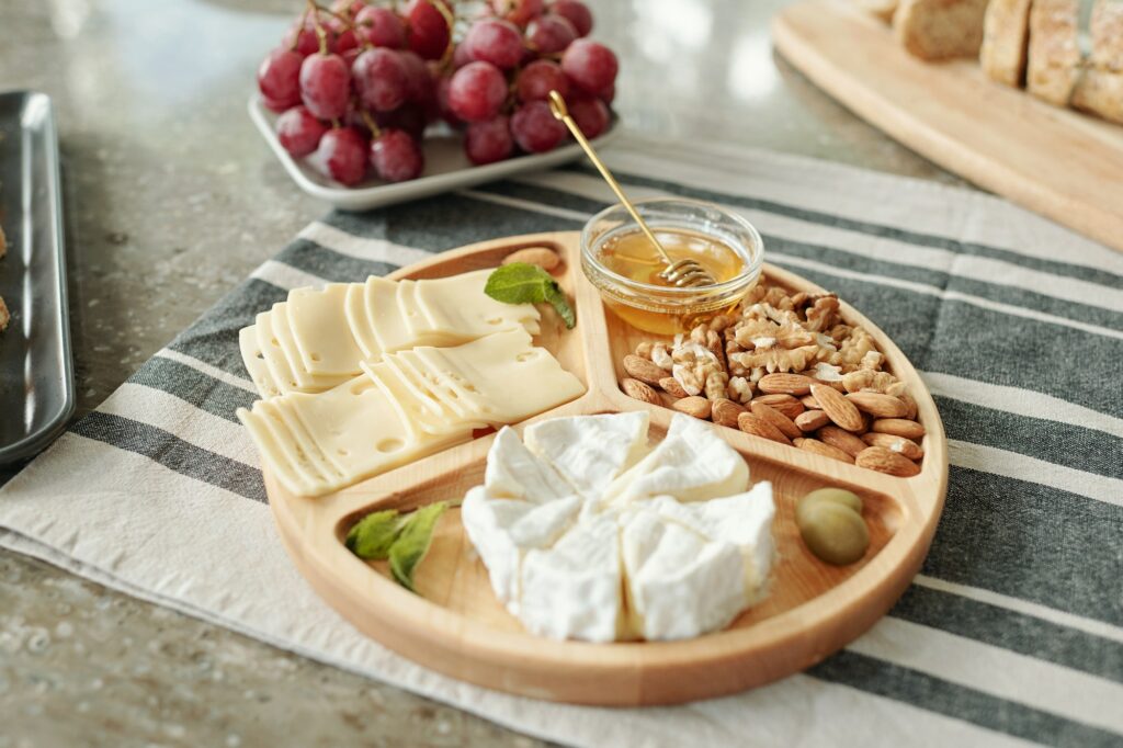 Cheeses and nuts snacks